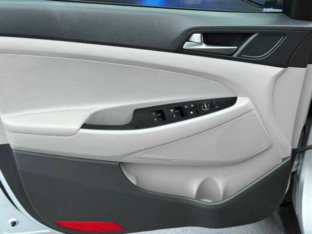 Серый Хендай Туксон, объемом двигателя 1.6 л и пробегом 66 тыс. км за 16999 $, фото 5 на Automoto.ua