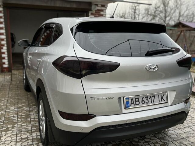 Серый Хендай Туксон, объемом двигателя 2 л и пробегом 92 тыс. км за 20500 $, фото 5 на Automoto.ua