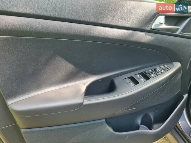 Серый Хендай Туксон, объемом двигателя 2 л и пробегом 163 тыс. км за 20700 $, фото 11 на Automoto.ua