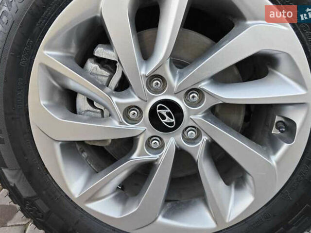 Серый Хендай Туксон, объемом двигателя 2 л и пробегом 68 тыс. км за 15500 $, фото 25 на Automoto.ua