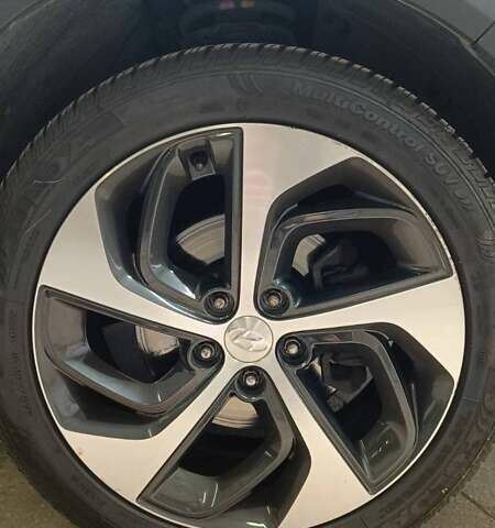 Сірий Хендай Туксон, об'ємом двигуна 1.6 л та пробігом 75 тис. км за 21000 $, фото 16 на Automoto.ua