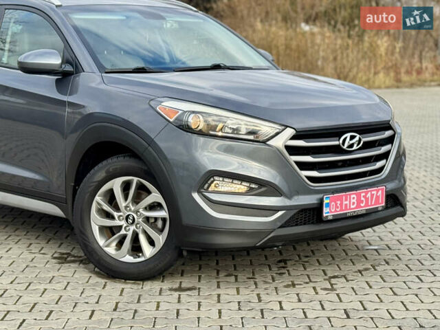 Серый Хендай Туксон, объемом двигателя 2 л и пробегом 183 тыс. км за 13750 $, фото 2 на Automoto.ua