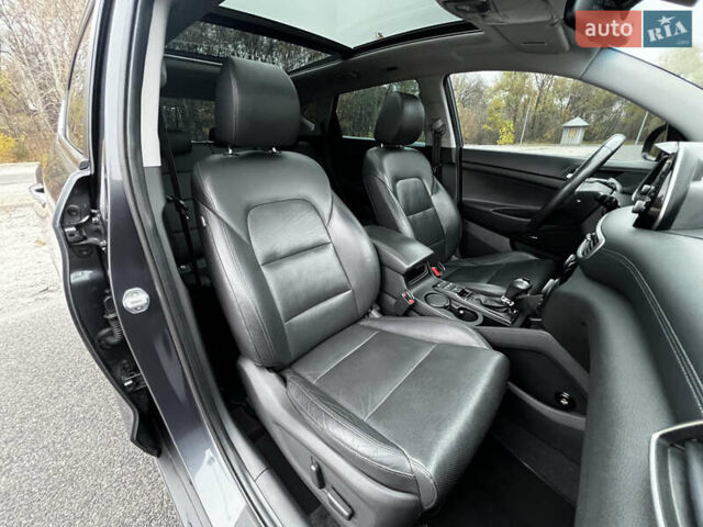 Серый Хендай Туксон, объемом двигателя 2 л и пробегом 117 тыс. км за 20600 $, фото 22 на Automoto.ua