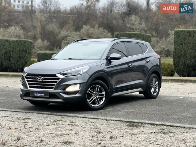 Серый Хендай Туксон, объемом двигателя 2 л и пробегом 117 тыс. км за 20600 $, фото 1 на Automoto.ua