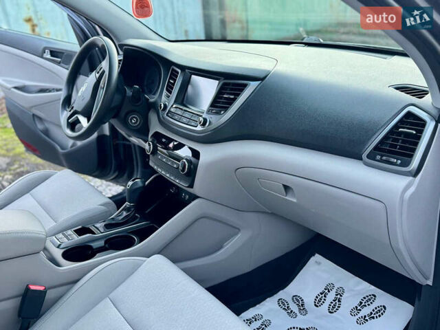 Сірий Хендай Туксон, об'ємом двигуна 2 л та пробігом 184 тис. км за 13950 $, фото 63 на Automoto.ua