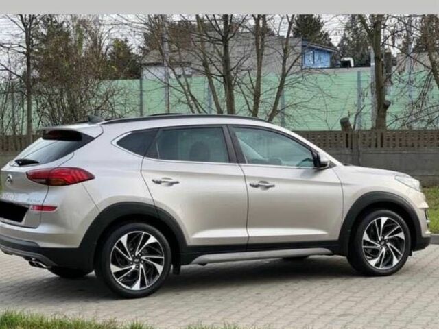 Серый Хендай Туксон, объемом двигателя 1.6 л и пробегом 93 тыс. км за 9000 $, фото 3 на Automoto.ua