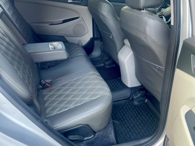 Хендай Туксон 2018 в Киеве на Automoto.ua Серый Хендай Туксон, объемом двигателя 2 л и пробегом 217 тыс. км за 14600 $, фото 12 на Automoto.ua