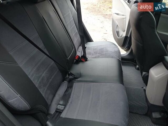Серый Хендай Туксон, объемом двигателя 2 л и пробегом 128 тыс. км за 16500 $, фото 5 на Automoto.ua