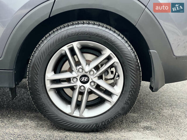 Серый Хендай Туксон, объемом двигателя 2 л и пробегом 117 тыс. км за 20600 $, фото 16 на Automoto.ua