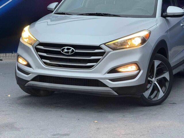 Серый Хендай Туксон, объемом двигателя 1.6 л и пробегом 66 тыс. км за 16999 $, фото 1 на Automoto.ua