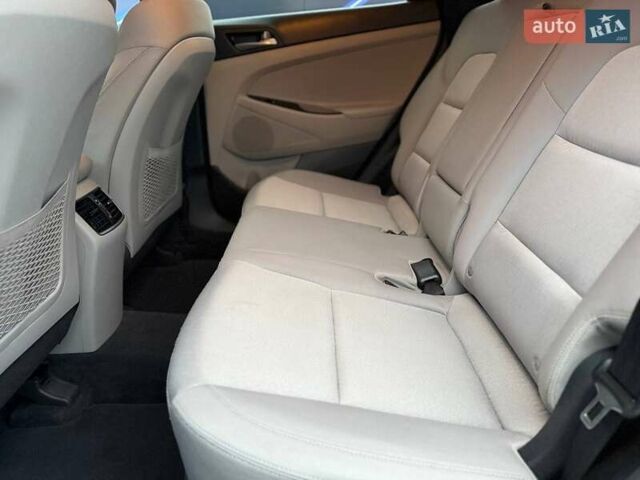 Серый Хендай Туксон, объемом двигателя 1.6 л и пробегом 66 тыс. км за 16999 $, фото 7 на Automoto.ua