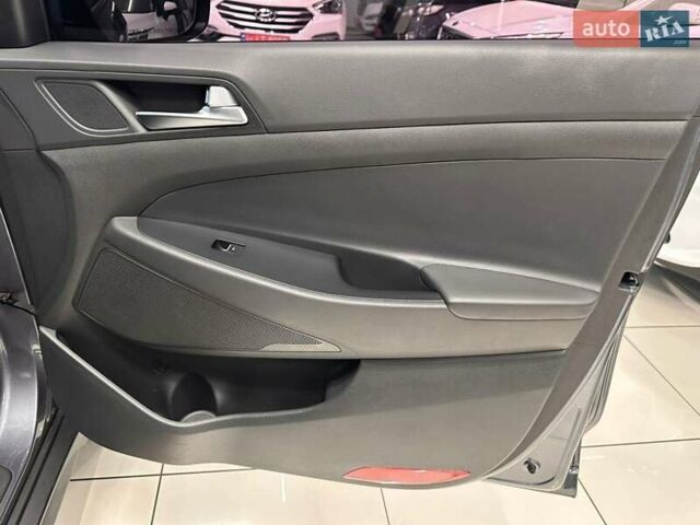 Серый Хендай Туксон, объемом двигателя 2 л и пробегом 69 тыс. км за 20900 $, фото 19 на Automoto.ua