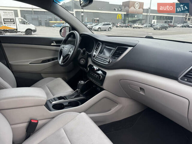 Сірий Хендай Туксон, об'ємом двигуна 2 л та пробігом 89 тис. км за 15400 $, фото 18 на Automoto.ua