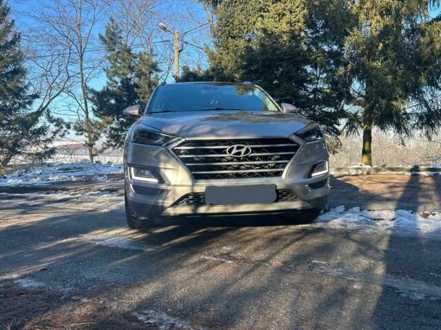 Серый Хендай Туксон, объемом двигателя 2 л и пробегом 96 тыс. км за 10000 $, фото 3 на Automoto.ua