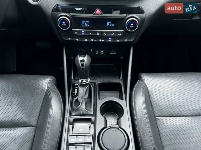 Серый Хендай Туксон, объемом двигателя 2 л и пробегом 117 тыс. км за 20600 $, фото 20 на Automoto.ua