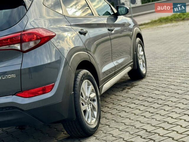 Серый Хендай Туксон, объемом двигателя 2 л и пробегом 183 тыс. км за 13750 $, фото 5 на Automoto.ua