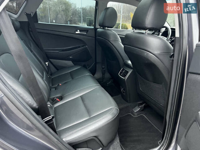 Серый Хендай Туксон, объемом двигателя 2 л и пробегом 117 тыс. км за 20600 $, фото 24 на Automoto.ua