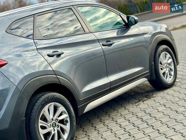 Сірий Хендай Туксон, об'ємом двигуна 2 л та пробігом 184 тис. км за 13950 $, фото 35 на Automoto.ua