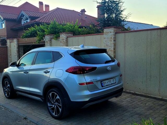 Сірий Хендай Туксон, об'ємом двигуна 2 л та пробігом 28 тис. км за 24500 $, фото 2 на Automoto.ua