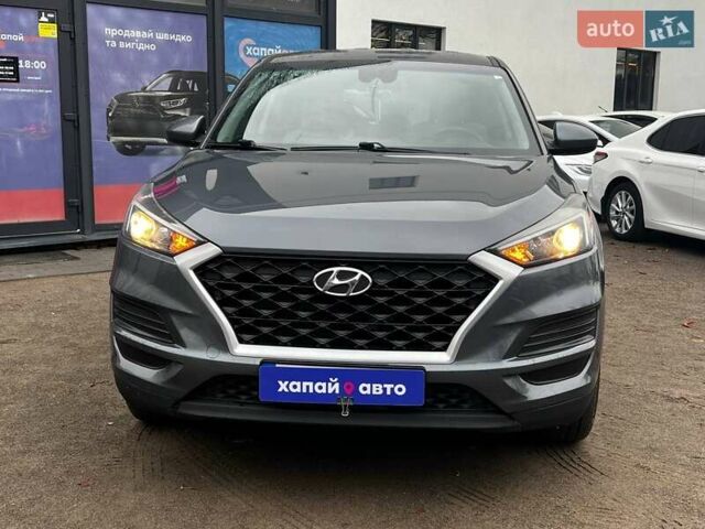 Серый Хендай Туксон, объемом двигателя 1.98 л и пробегом 139 тыс. км за 19500 $, фото 1 на Automoto.ua