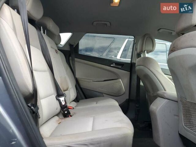 Хендай Туксон 2018 у Тернополі на Automoto.ua Сірий Хендай Туксон, об'ємом двигуна 2 л та пробігом 147 тис. км за 3200 $, фото 10 на Automoto.ua