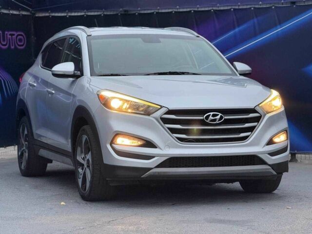 Серый Хендай Туксон, объемом двигателя 1.6 л и пробегом 66 тыс. км за 16999 $, фото 3 на Automoto.ua