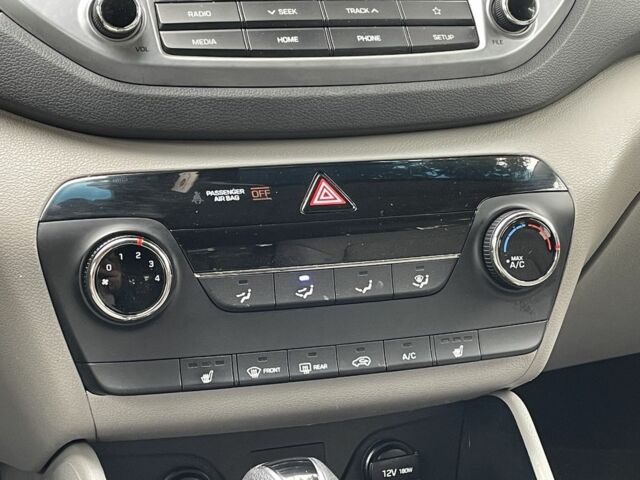 Сірий Хендай Туксон, об'ємом двигуна 2 л та пробігом 150 тис. км за 17999 $, фото 18 на Automoto.ua