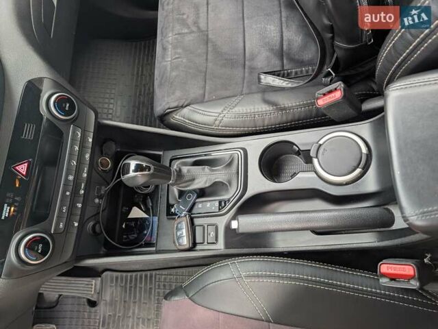 Сірий Хендай Туксон, об'ємом двигуна 2 л та пробігом 72 тис. км за 21600 $, фото 12 на Automoto.ua