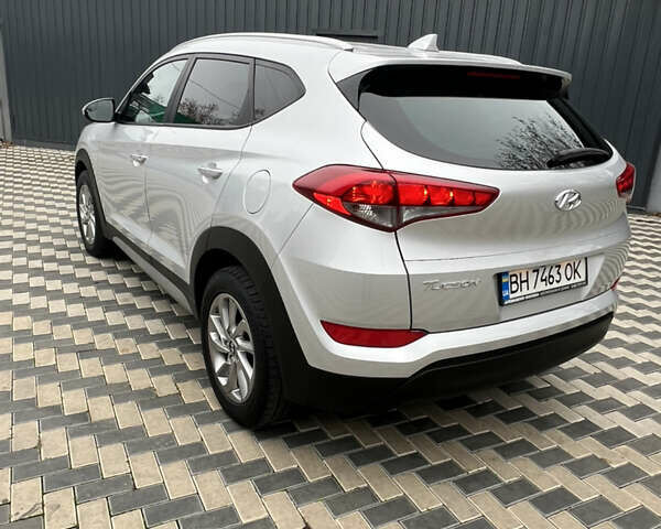 Серый Хендай Туксон, объемом двигателя 2 л и пробегом 123 тыс. км за 14999 $, фото 3 на Automoto.ua