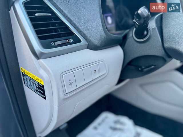 Сірий Хендай Туксон, об'ємом двигуна 2 л та пробігом 184 тис. км за 13950 $, фото 79 на Automoto.ua