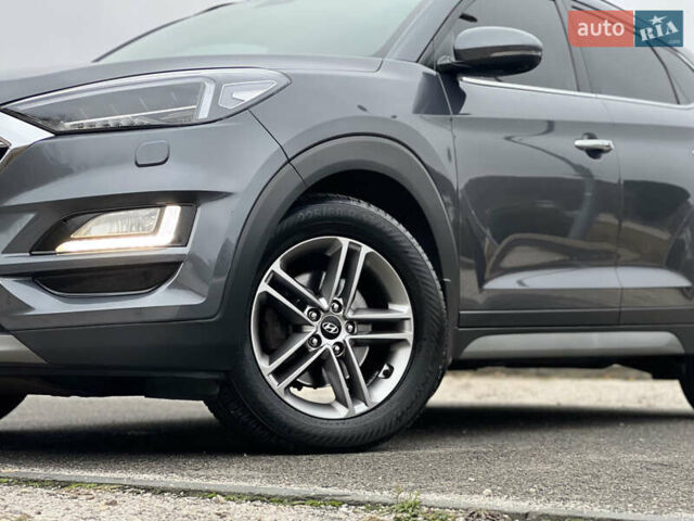 Серый Хендай Туксон, объемом двигателя 2 л и пробегом 117 тыс. км за 20600 $, фото 3 на Automoto.ua