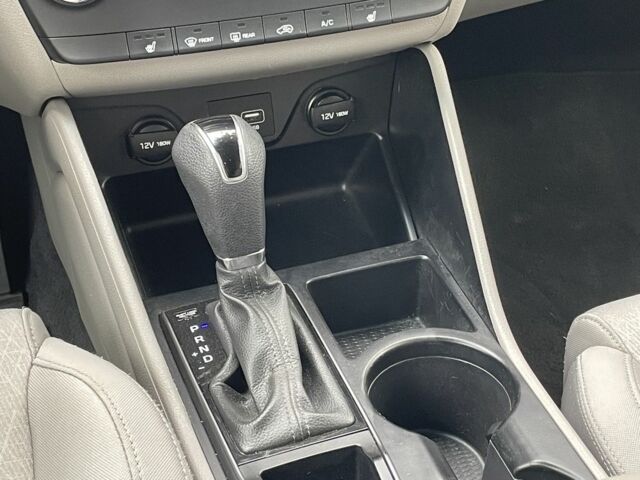 Сірий Хендай Туксон, об'ємом двигуна 2 л та пробігом 150 тис. км за 17999 $, фото 19 на Automoto.ua