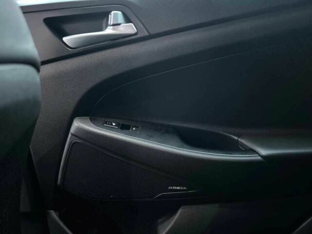 Серый Хендай Туксон, объемом двигателя 2 л и пробегом 96 тыс. км за 10000 $, фото 12 на Automoto.ua