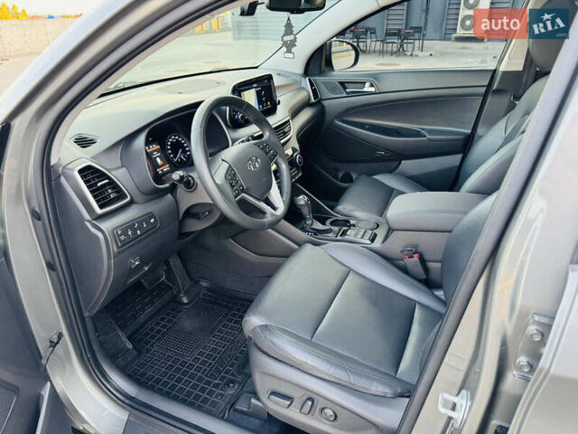 Серый Хендай Туксон, объемом двигателя 2 л и пробегом 130 тыс. км за 22700 $, фото 31 на Automoto.ua