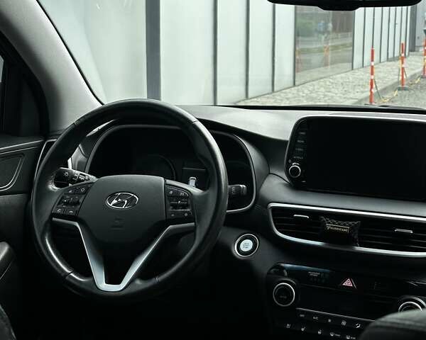 Серый Хендай Туксон, объемом двигателя 1.6 л и пробегом 168 тыс. км за 22000 $, фото 4 на Automoto.ua