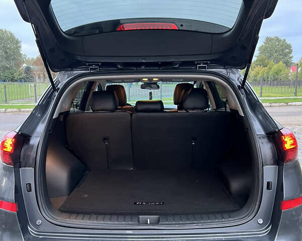 Серый Хендай Туксон, объемом двигателя 2 л и пробегом 204 тыс. км за 17600 $, фото 6 на Automoto.ua