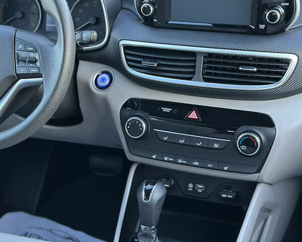 Хендай Туксон 2019 в Ивано-Франковске на Automoto.ua Серый Хендай Туксон, объемом двигателя 2 л и пробегом 86 тыс. км за 17500 $, фото 38 на Automoto.ua