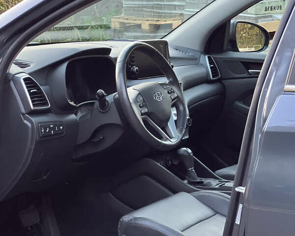 Серый Хендай Туксон, объемом двигателя 2.36 л и пробегом 85 тыс. км за 22500 $, фото 12 на Automoto.ua