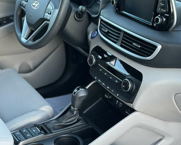 Хендай Туксон 2019 в Ивано-Франковске на Automoto.ua Серый Хендай Туксон, объемом двигателя 2 л и пробегом 86 тыс. км за 17500 $, фото 33 на Automoto.ua