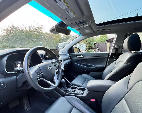 Серый Хендай Туксон, объемом двигателя 2.36 л и пробегом 85 тыс. км за 22500 $, фото 14 на Automoto.ua