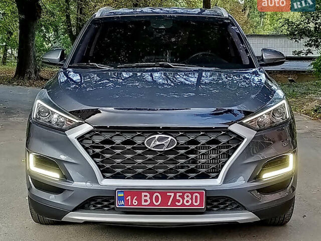 Серый Хендай Туксон, объемом двигателя 2 л и пробегом 97 тыс. км за 21888 $, фото 3 на Automoto.ua