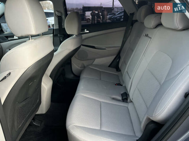 Сірий Хендай Туксон, об'ємом двигуна 0 л та пробігом 69 тис. км за 18350 $, фото 20 на Automoto.ua