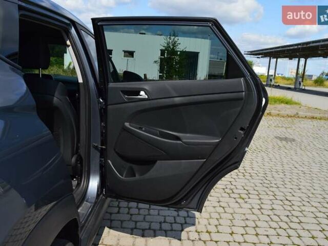 Серый Хендай Туксон, объемом двигателя 2 л и пробегом 168 тыс. км за 16500 $, фото 20 на Automoto.ua