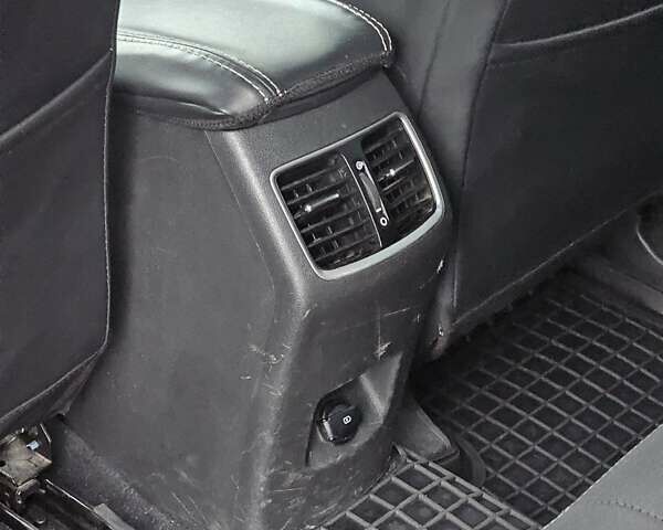 Сірий Хендай Туксон, об'ємом двигуна 2 л та пробігом 136 тис. км за 17300 $, фото 10 на Automoto.ua