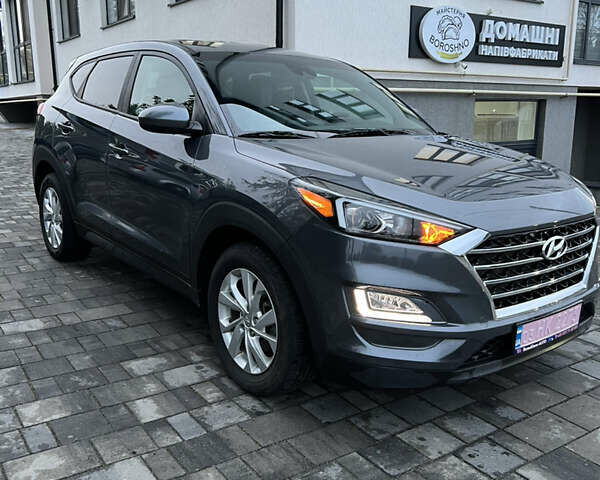 Серый Хендай Туксон, объемом двигателя 2 л и пробегом 204 тыс. км за 17600 $, фото 3 на Automoto.ua