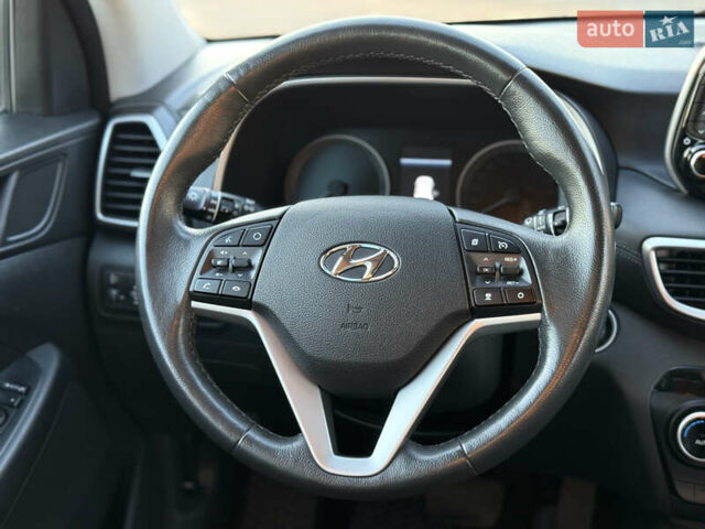 Серый Хендай Туксон, объемом двигателя 1.6 л и пробегом 214 тыс. км за 21000 $, фото 76 на Automoto.ua