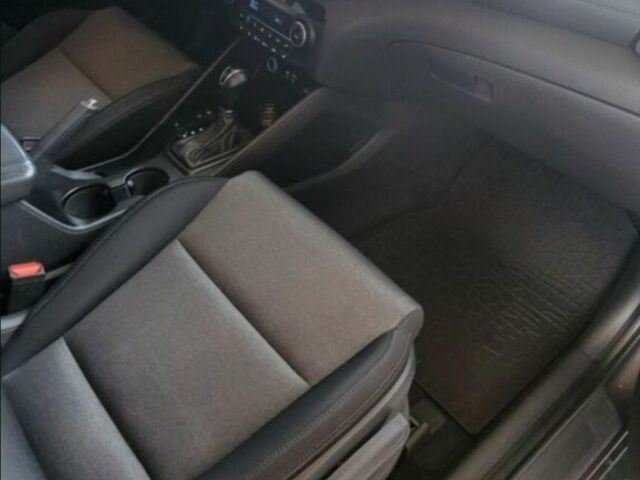 Сірий Хендай Туксон, об'ємом двигуна 2 л та пробігом 200 тис. км за 20000 $, фото 6 на Automoto.ua