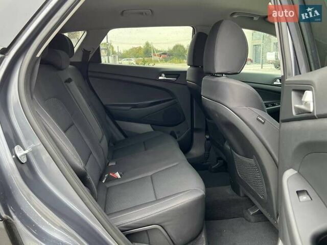 Сірий Хендай Туксон, об'ємом двигуна 2 л та пробігом 124 тис. км за 16480 $, фото 23 на Automoto.ua