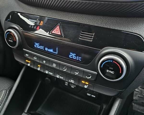 Сірий Хендай Туксон, об'ємом двигуна 2 л та пробігом 136 тис. км за 17300 $, фото 30 на Automoto.ua