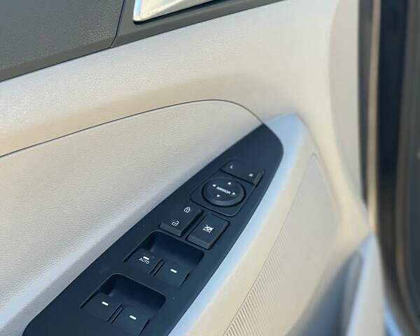 Сірий Хендай Туксон, об'ємом двигуна 2.4 л та пробігом 181 тис. км за 15300 $, фото 12 на Automoto.ua